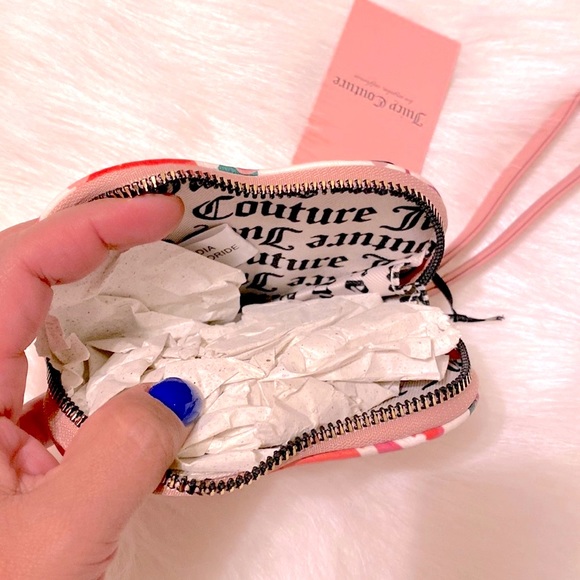New Juicy Couture Peek a Bow Heart Wristlet - Picture 3 of 4